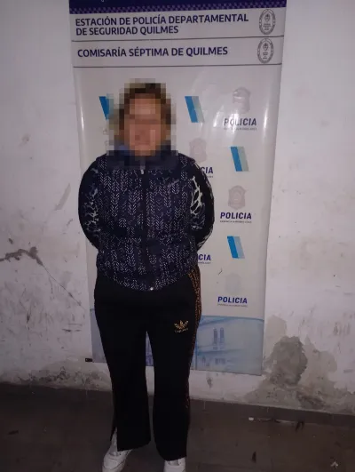 Tres detenidos tras efectuar disparos y amenazar a vecinos en Bernal Oeste: Vendían cocaína
