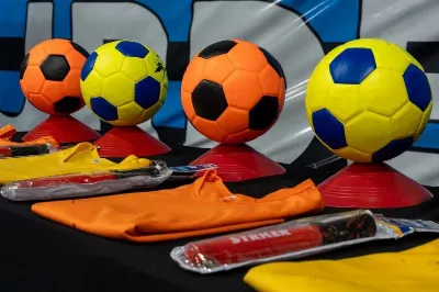 El Municipio hizo entrega de kits deportivos a los 17 clubes de la Liga FADI