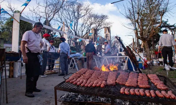 Aniversario de Bernal: ¿Cuándo será el desfile y los tradicionales Fogones?
