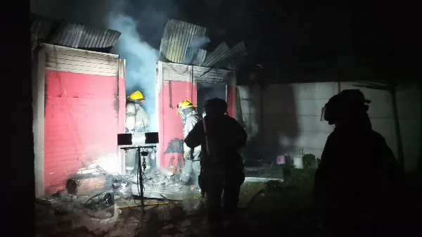 Incendio destruyó una casa de jubilados en Quilmes Oeste