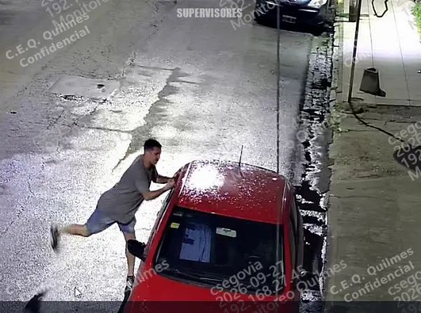 [VIDEO] Destrozaba espejos de autos en Quilmes Centro: Fue detenido