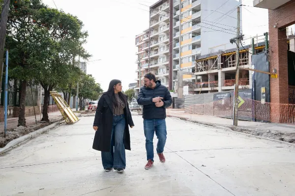 Eva Mieri supervisó los trabajos de repavimentación de la calle 25 de Mayo en Bernal