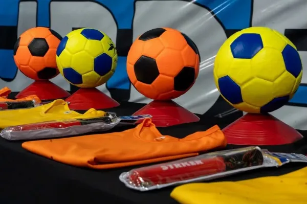 El Municipio hizo entrega de kits deportivos a los 17 clubes de la Liga FADI
