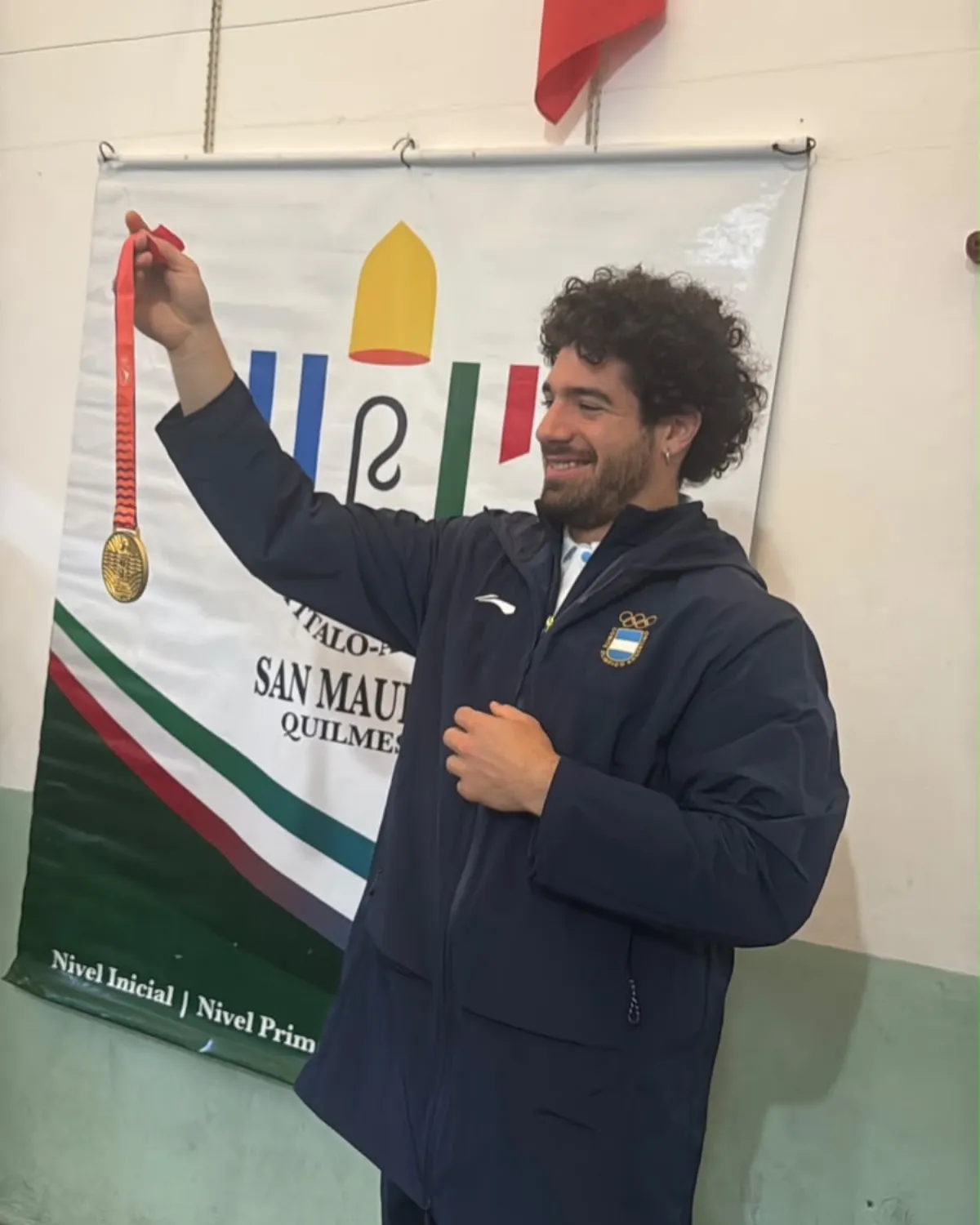 VIDEO: Ganó el oro con Argentina y así lo recibieron sus alumnos en un colegio de Quilmes