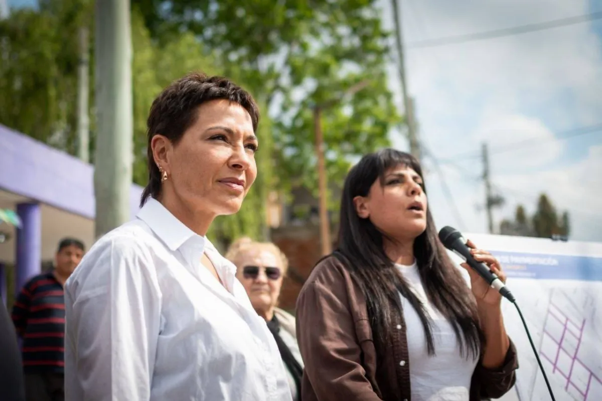 Mayra Mendoza y Eva Mieri inauguraron 33 nuevas cuadras de pavimento en el barrio El Progreso