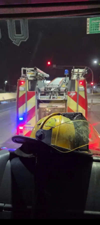 Incendio en Ezpeleta Oeste: asistieron a una vecina y a un bombero que se descompensó