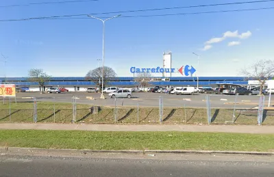 Tragedia en un hipermercado de Quilmes: Un hombre sufrió un paro y murió en el estacionamiento