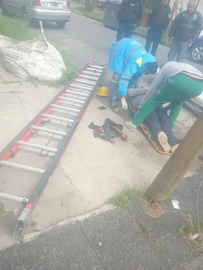 Trabajador cayó desde gran altura mientras realizaba tareas de cableado en Quilmes Centro