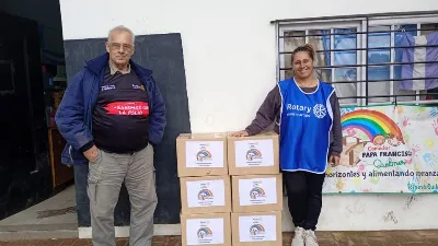 Rotary Club Ezpeleta entregó ropa y calzado a familias afectadas por el temporal