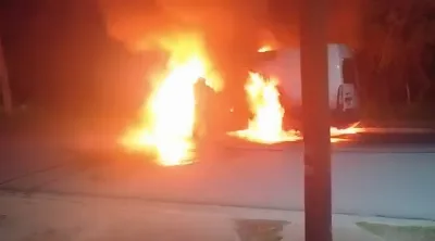 Se incendió una camioneta en Quilmes Oeste