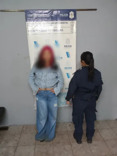 Una mujer se desnudó frente a una garita policial: Acabó detenida