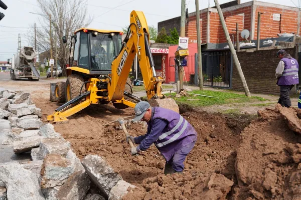 Realizan trabajos de bacheo en Ezpeleta