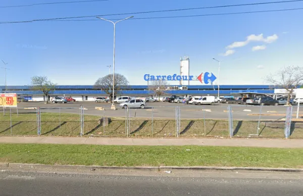 Tragedia en un hipermercado de Quilmes: Un hombre sufrió un paro y murió en el estacionamiento