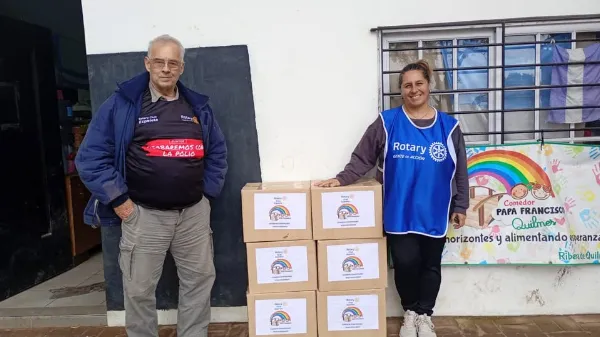 Rotary Club Ezpeleta entregó ropa y calzado a familias afectadas por el temporal